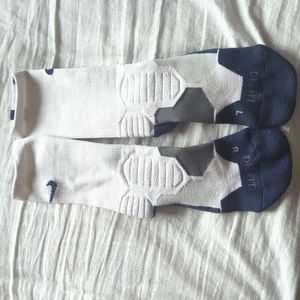 Nike hyper elite basketball socks. Men's medium white and blue